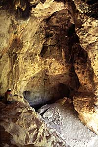 La grotta dei Piccioni nella Valle dell' Orta